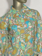 Early 1970s Green Textured 2 Piece Polyester Belted Mini Paisley Shift Dress