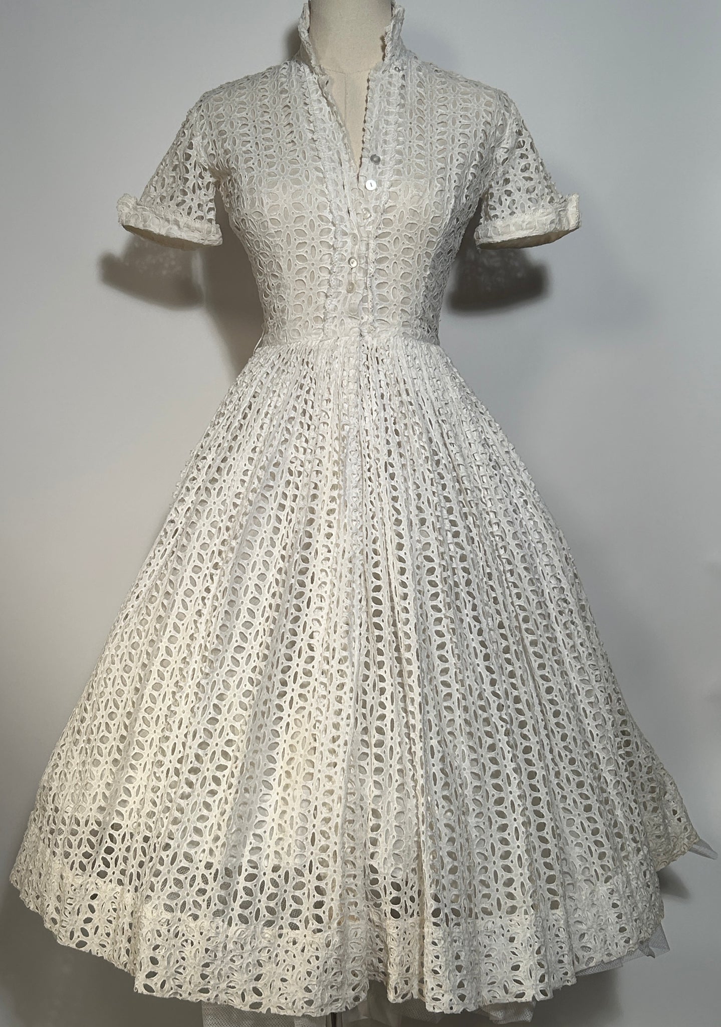 1950s Cotton Full Circle White Lace Eyelet Shirt Day Dress – Divine Finds®