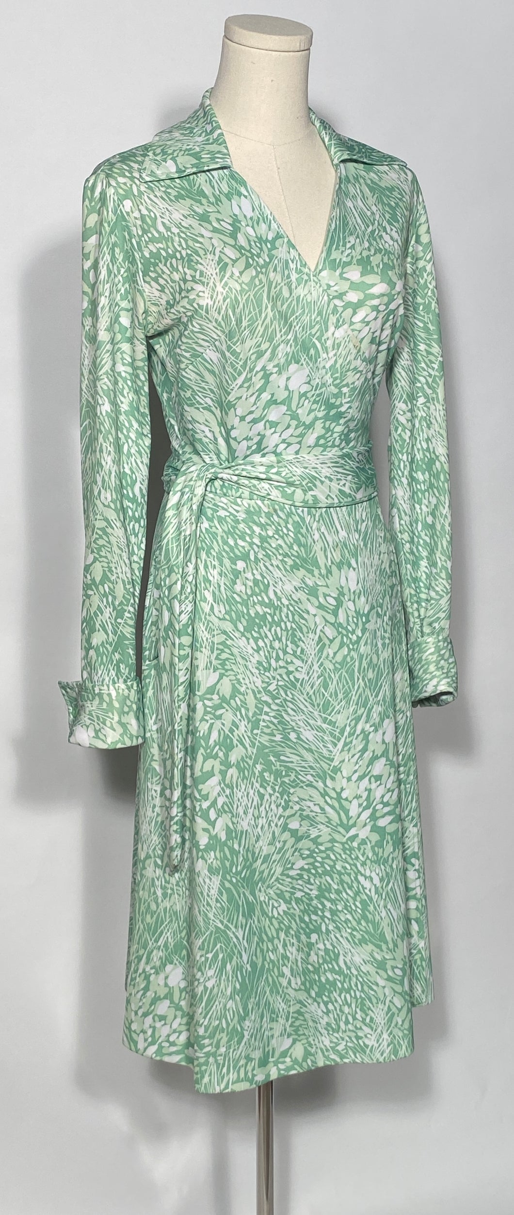 Vintage  1970s Green Wheat Scene  Wrap Dress