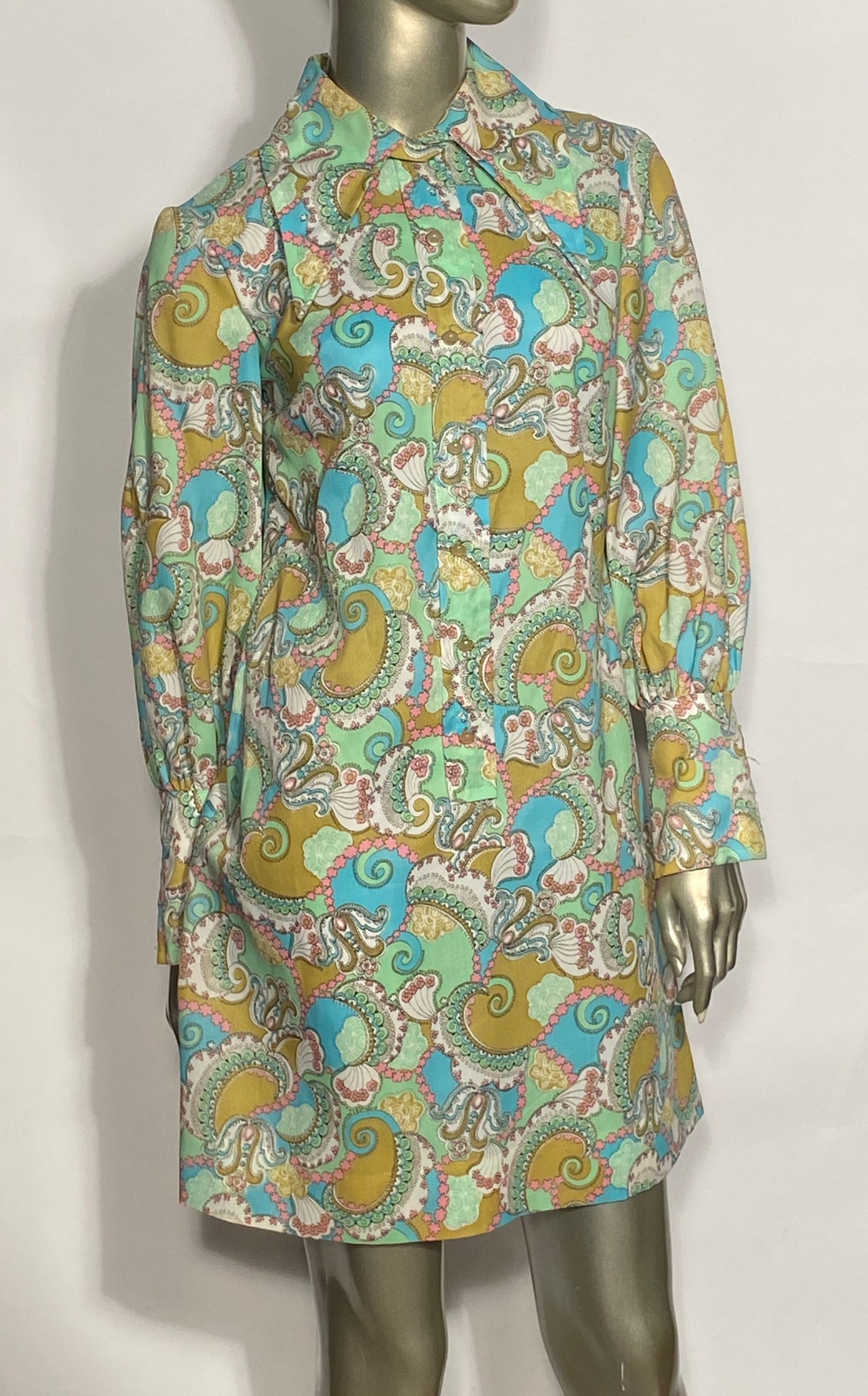Early 1970s Green Textured 2 Piece Polyester Belted Mini Paisley Shift Dress Early 1970s Green Textured 2 Piece Polyester Belted Mini Paisley Shift Dress