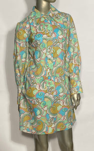 Early 1970s Green Textured 2 Piece Polyester Belted Mini Paisley Shift Dress