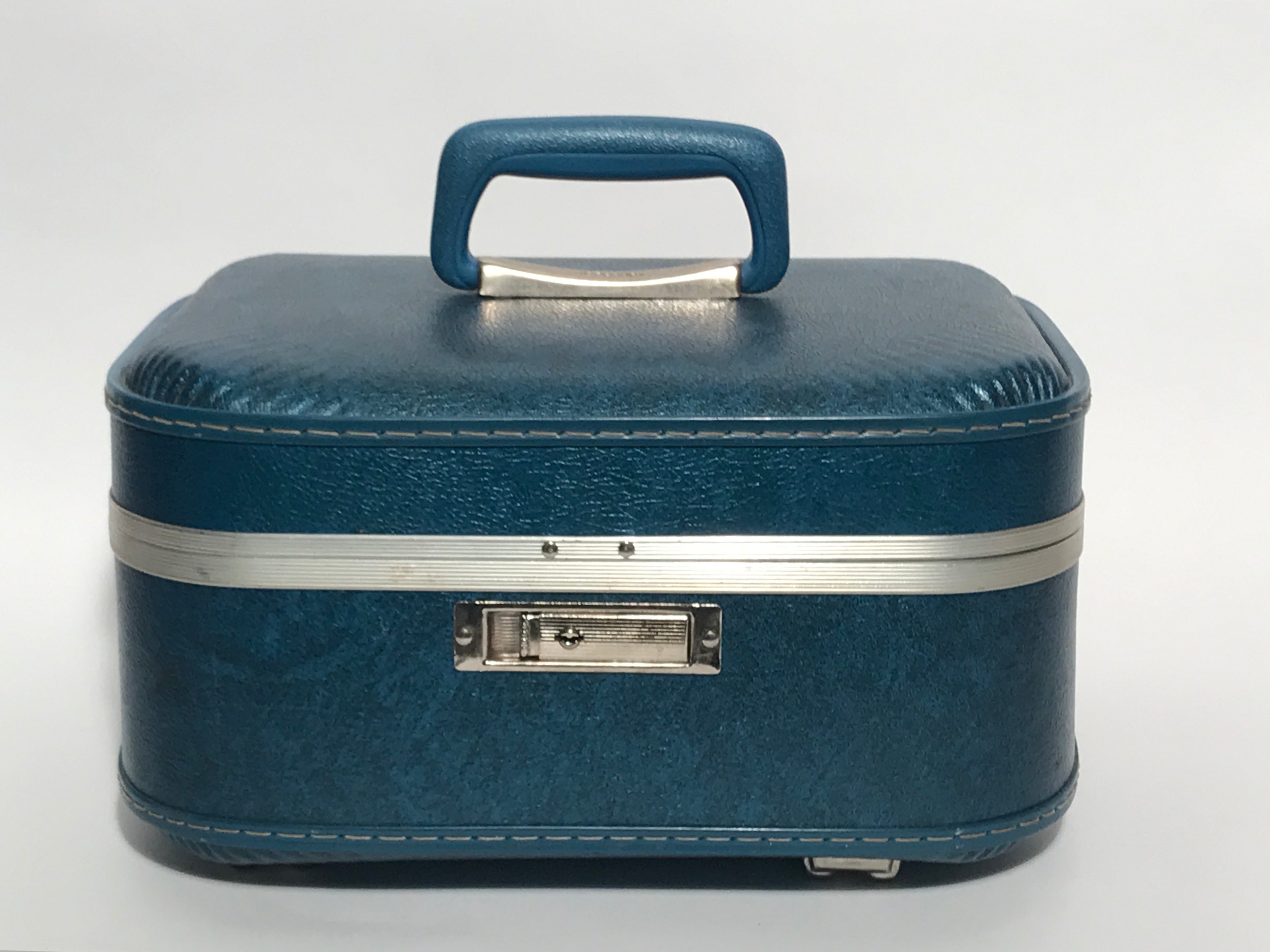 Vintage Suitcase Oval Train Case Carry On Bag Blue Mid-Century Egg Shape  1960's