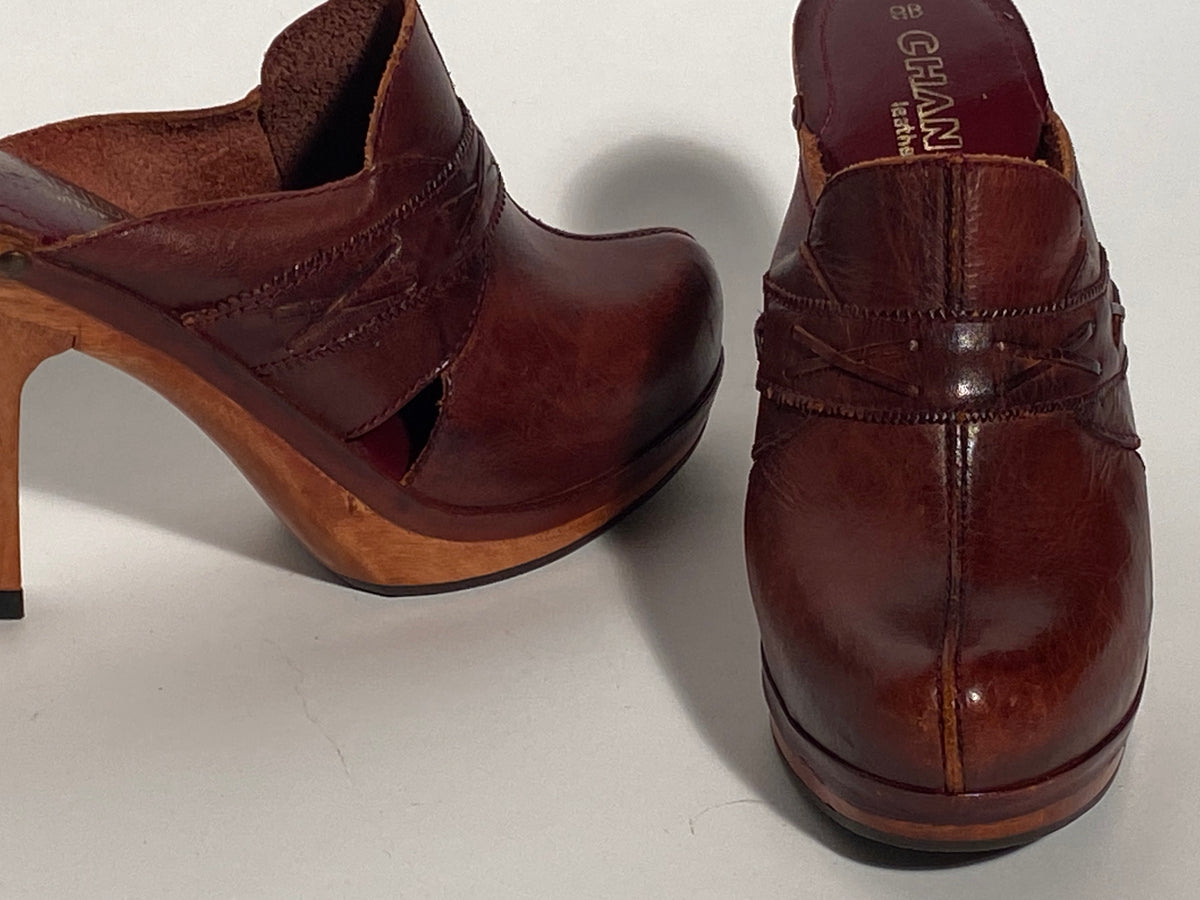 Chandler Early 1980s Leather High Heeled Clogs Size 8 – Divine Finds®